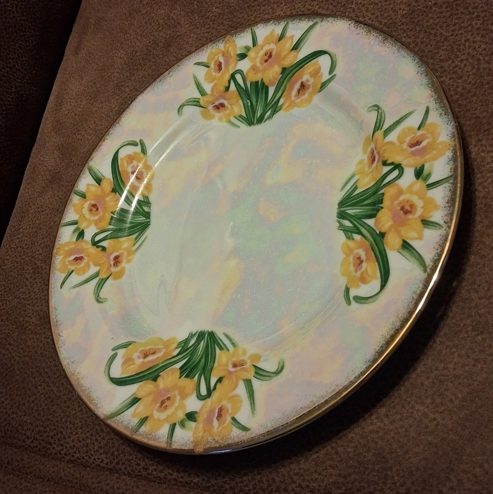 UCAGCO Vintage Iridescent Japan Lusterware Salad Plate With Daffodils
